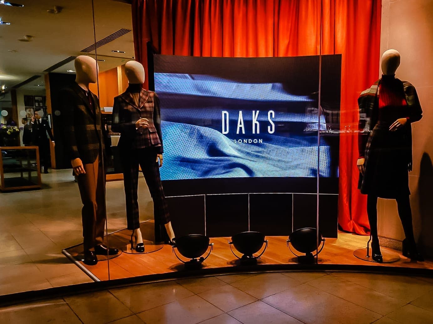 Vitrin LED Ekran Projesi